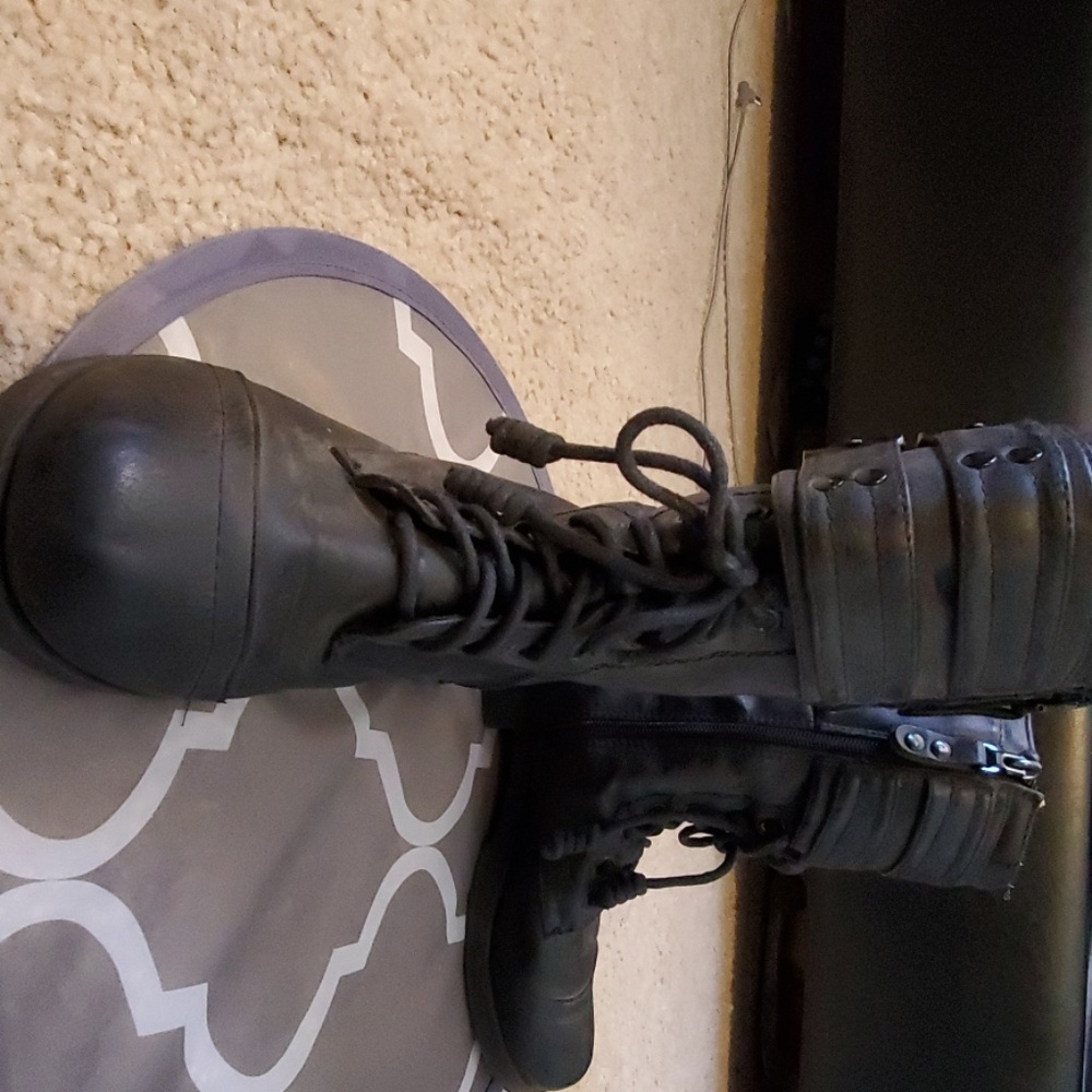 Boots - Picture 3 of 8